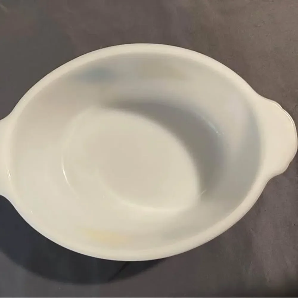 vintage FIRE KING casserole dish 1.5 qt Biscayne